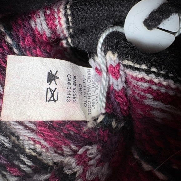 Turtle Fur Fair Isle Knit Beanie Hat with Pom Pom Black Burgundy White Ski Warm - Picture 6 of 7